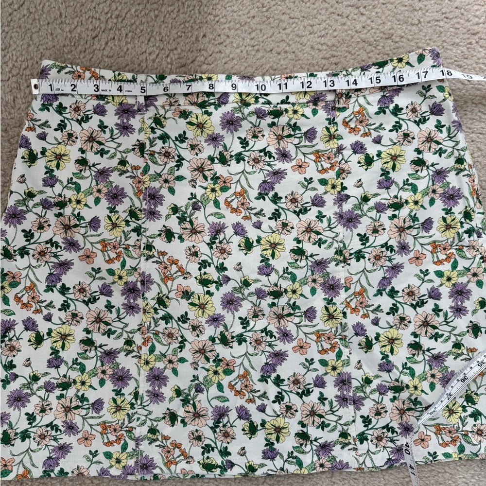 🌸 LOFT Floral Skirt 🌸
Size 12 - Picture 6 of 7